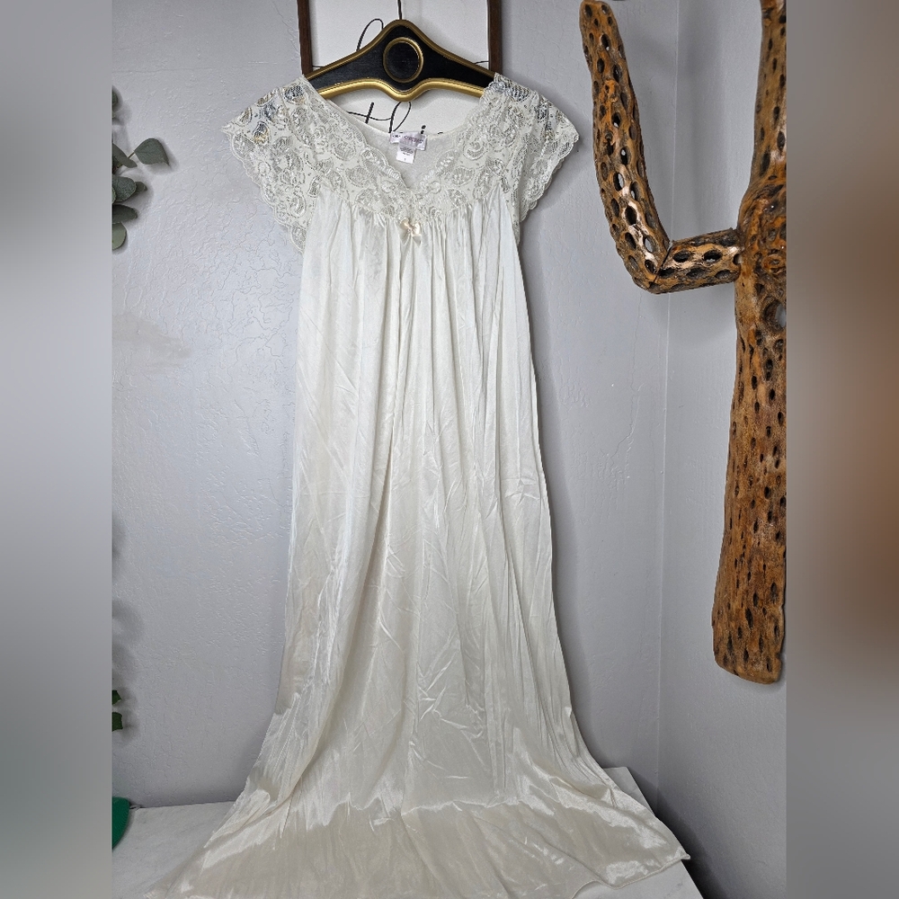 Shadowline‎ Lace Cap Elegant Ivory Nylon Nightgown Size Small - Picture 2 of 7
